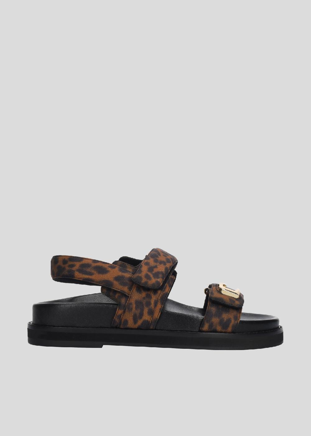 lola cruz LOLA FLATS