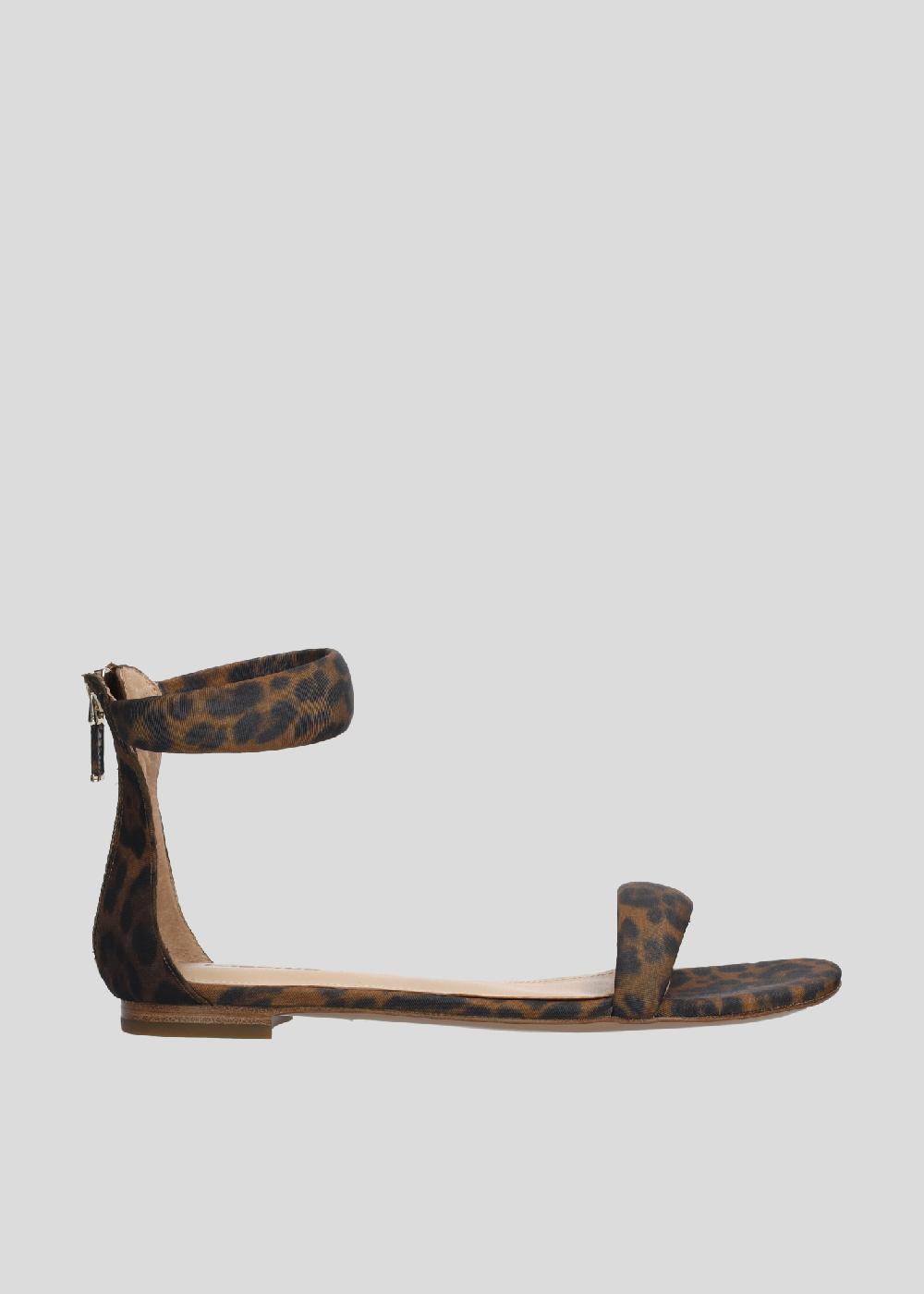 lola cruz AMY FLATS
