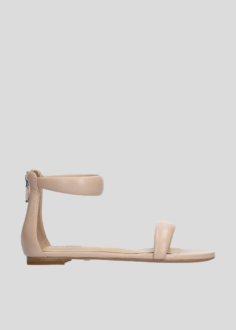 lola cruz AMY FLATS