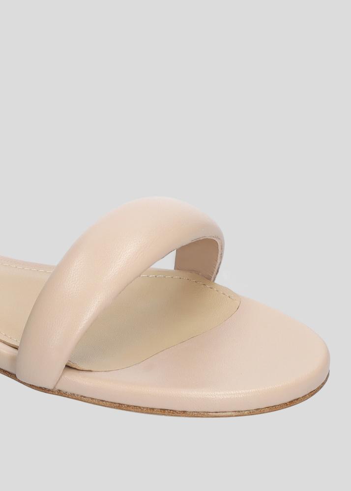 lola cruz AMY FLATS ÚLTIMAS EDICIONES