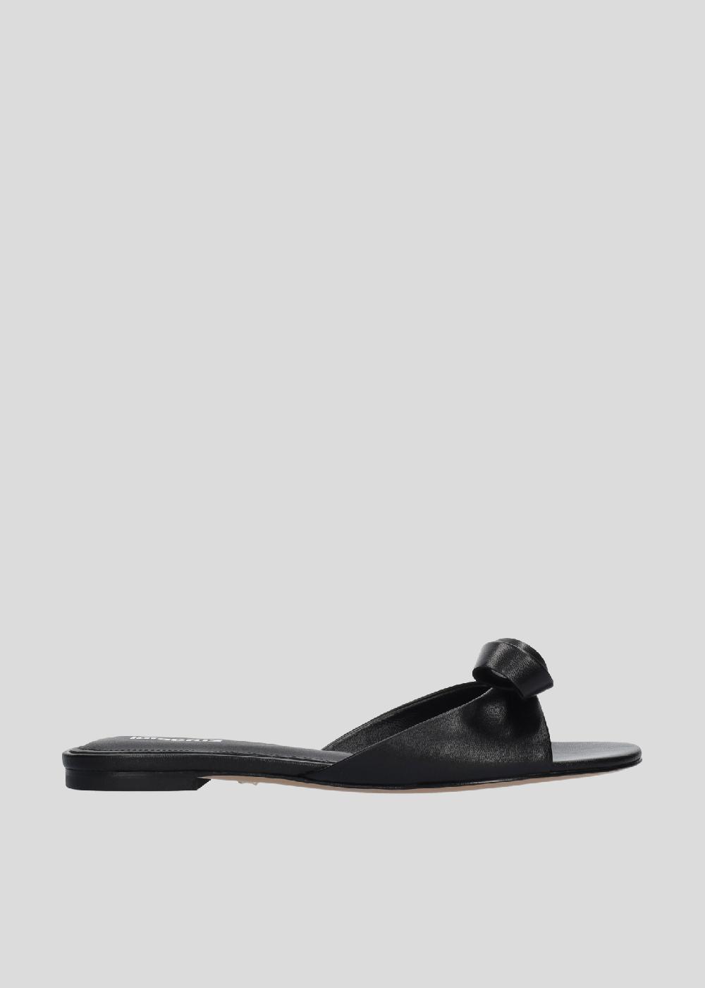 lola cruz LINDA FLATS Solo hoy