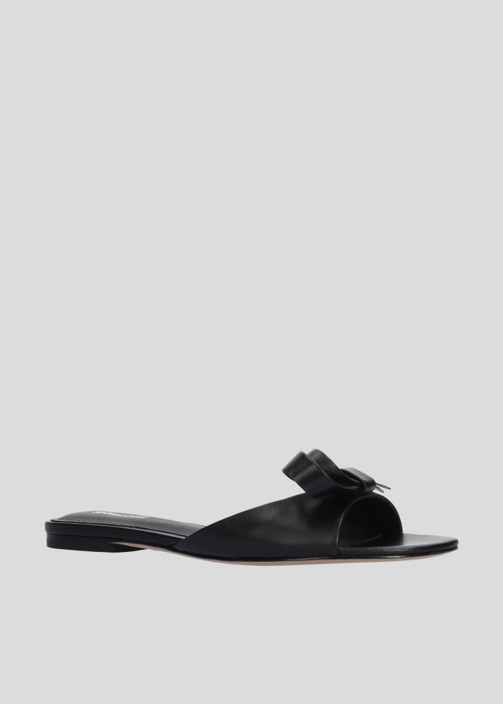 lola cruz LINDA FLATS Solo hoy