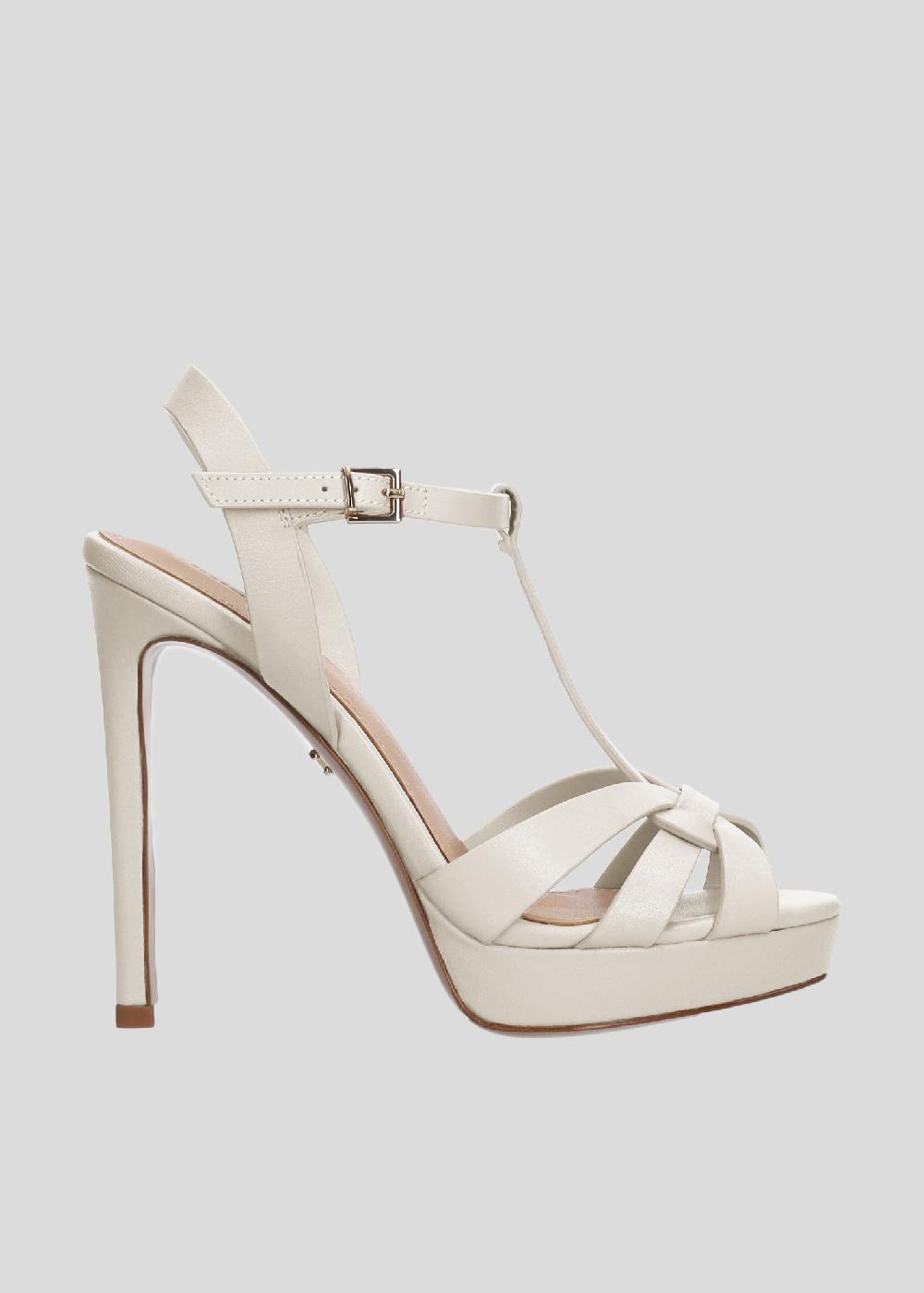 lola cruz ARIA PLATFORM 120