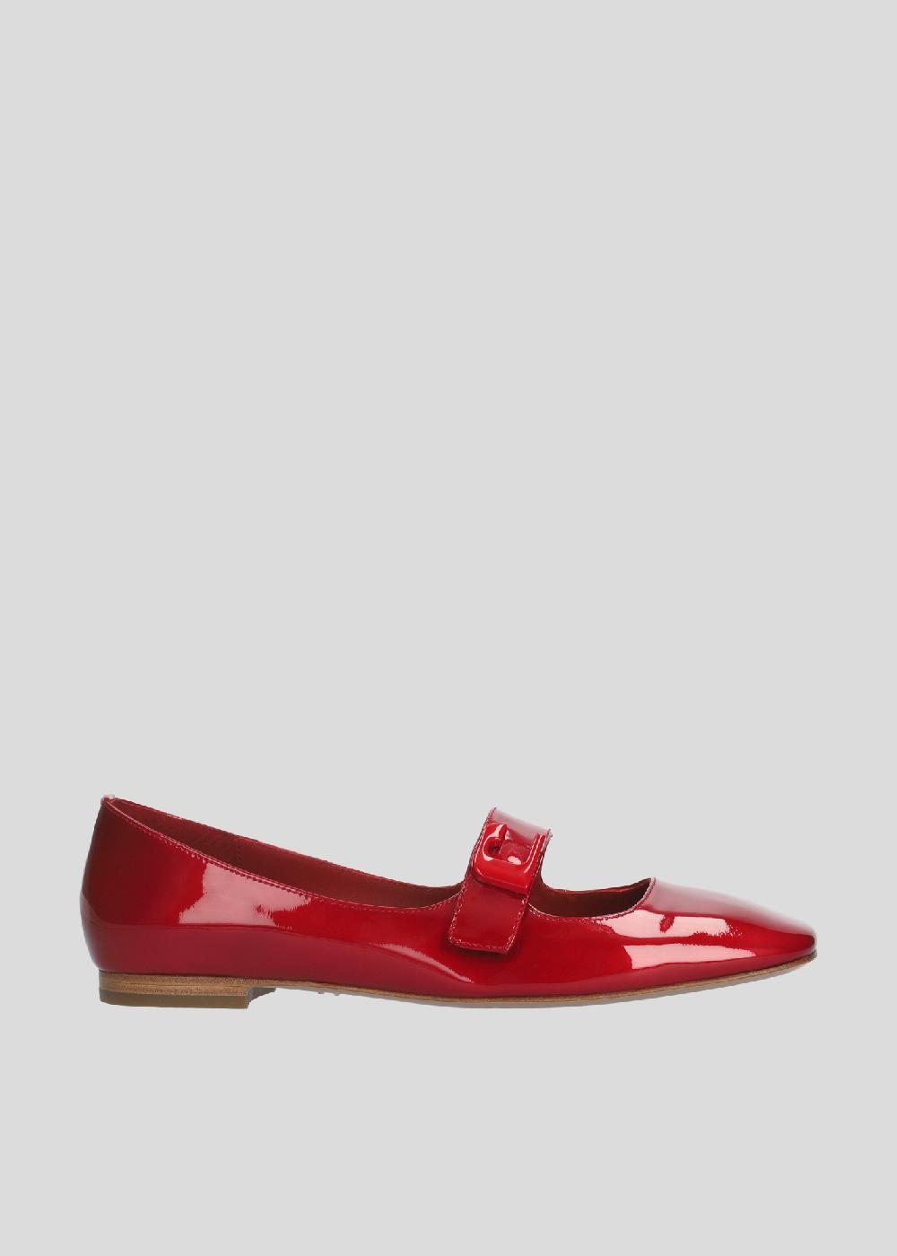 lola cruz LOLA FLAT
