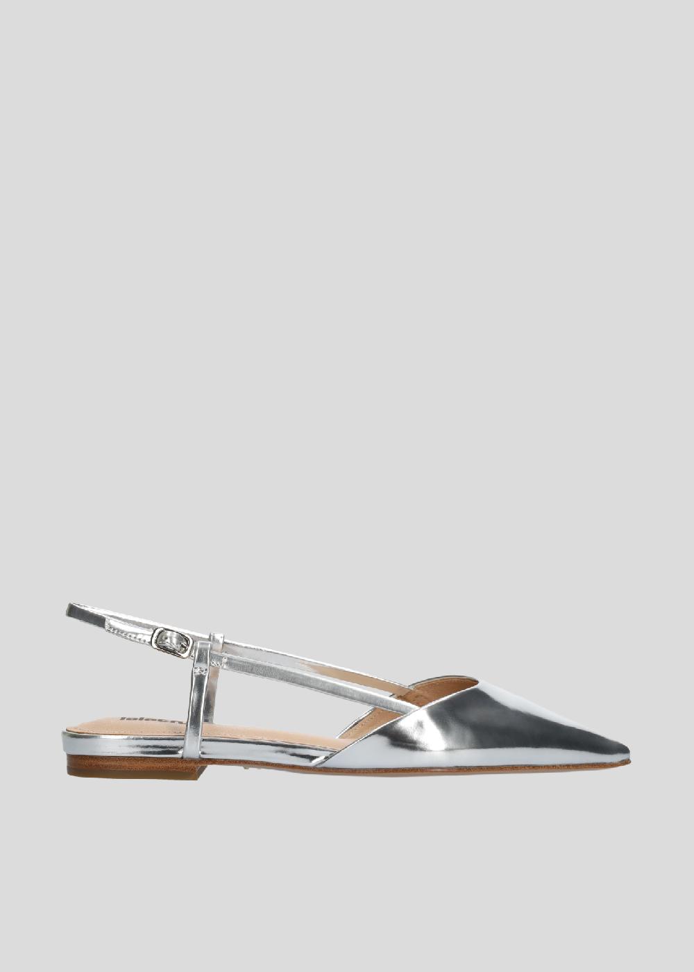 lola cruz CARMEN FLAT