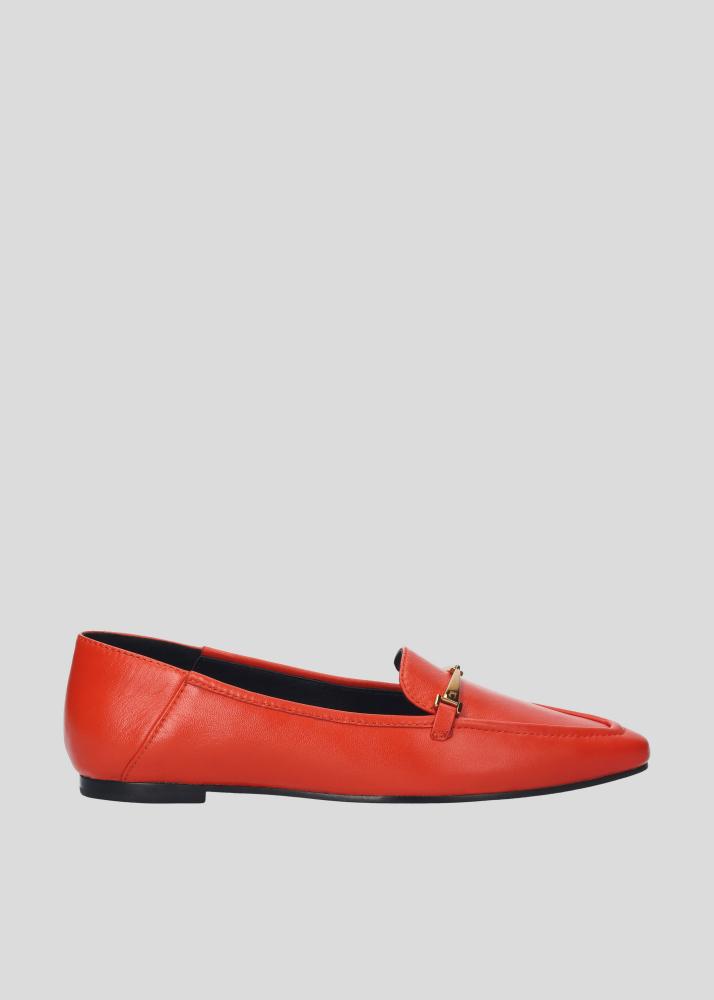 lola cruz CLOVER FLAT 2025