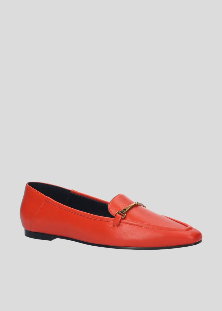 lola cruz CLOVER FLAT 2025