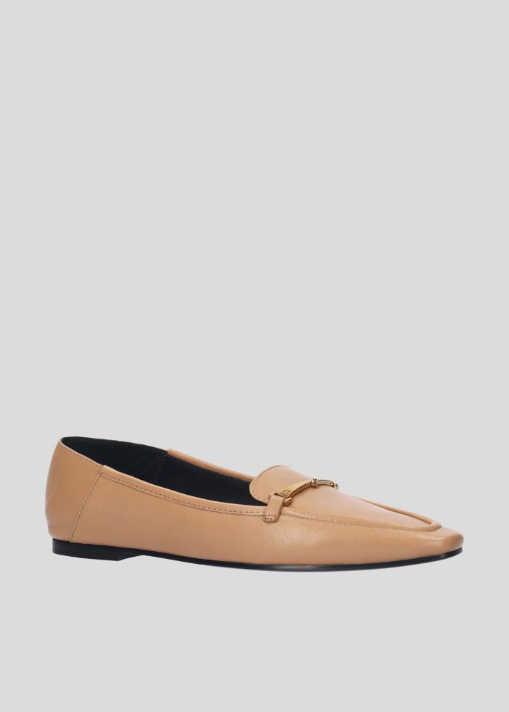 lola cruz CLOVER FLAT En línea