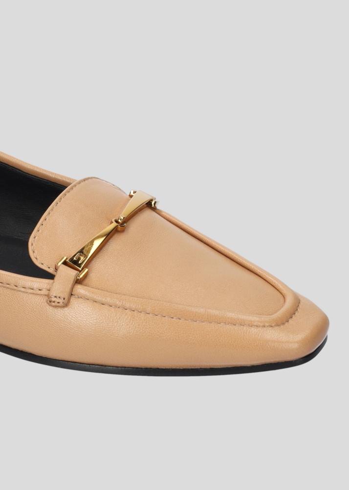 lola cruz CLOVER FLAT En línea