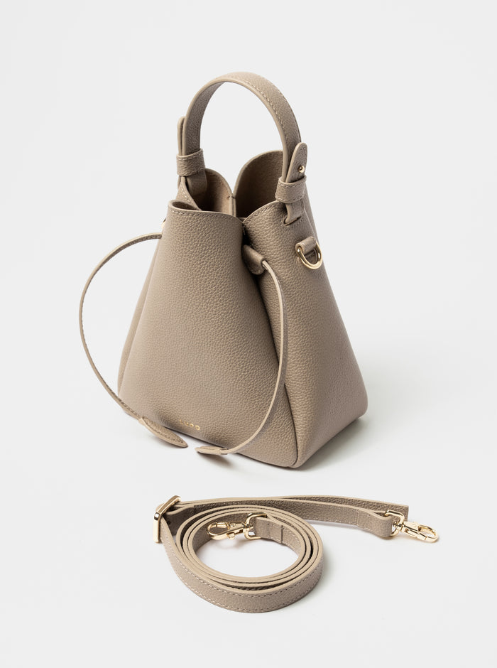 lupo barcelona Deia Bucket bag with a removable shoulder strap Superdescuento