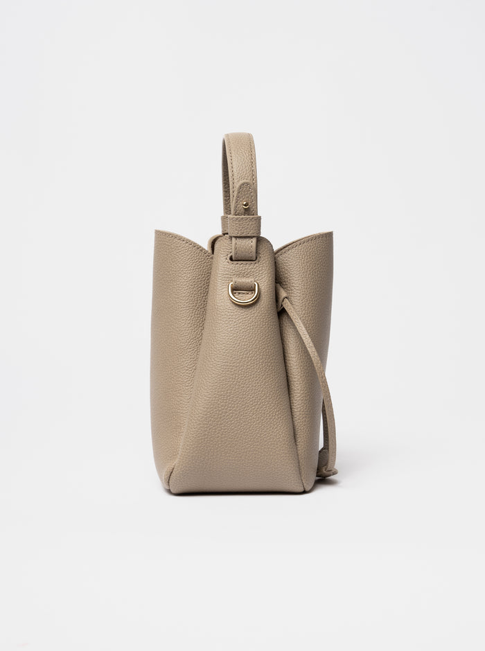 lupo barcelona Deia Bucket bag with a removable shoulder strap Superdescuento