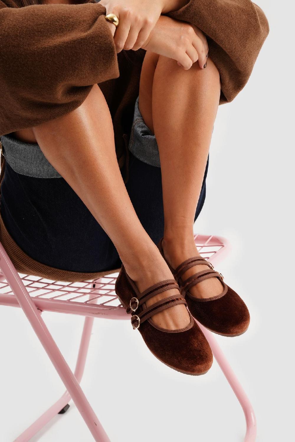 paez MARY JANE DOUBLE STRAP VELVET BROWN Último día