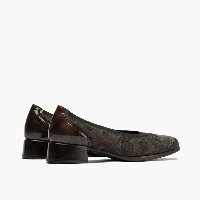 pitillos Zapato de Salón Pico con Elásticos para mujer color marrón Solo queda un día