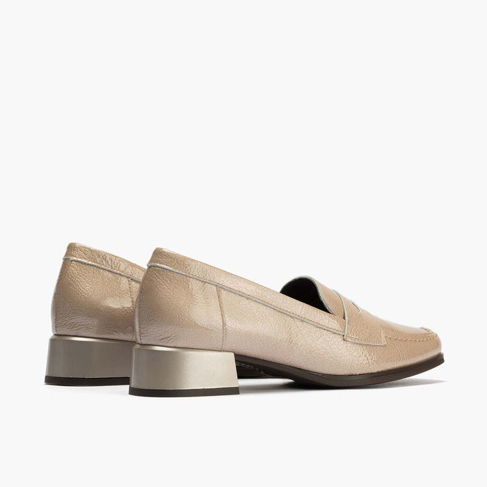 pitillos Mocasín en Charol de mujer color piedra Grandes descuentos