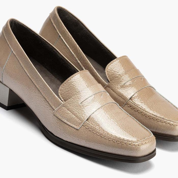pitillos Mocasín en Charol de mujer color piedra Grandes descuentos