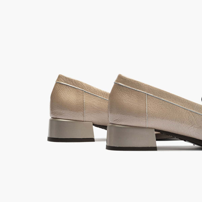 pitillos Mocasín en Charol de mujer color piedra Grandes descuentos