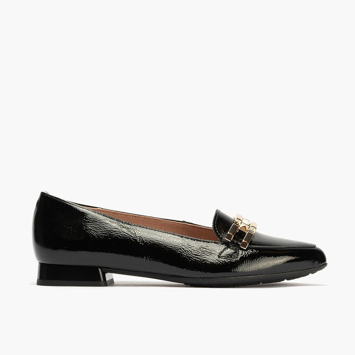 pitillos Mocasines de mujer en charol con adorno cadena metálica NEGRO