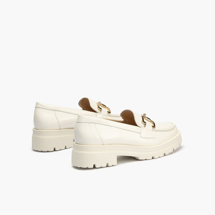 pitillos Mocasines de mujer en piel charol con adorno de estribo y tacón bloque BLANCO En oferta