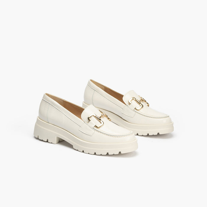 pitillos Mocasines de mujer en piel charol con adorno de estribo y tacón bloque BLANCO En oferta