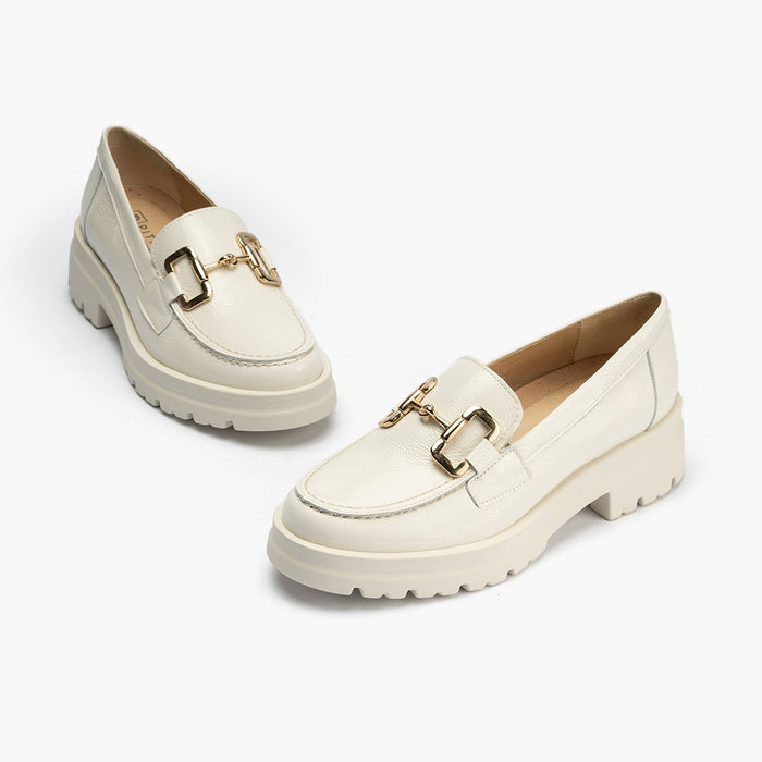 pitillos Mocasines de mujer en piel charol con adorno de estribo y tacón bloque BLANCO En oferta