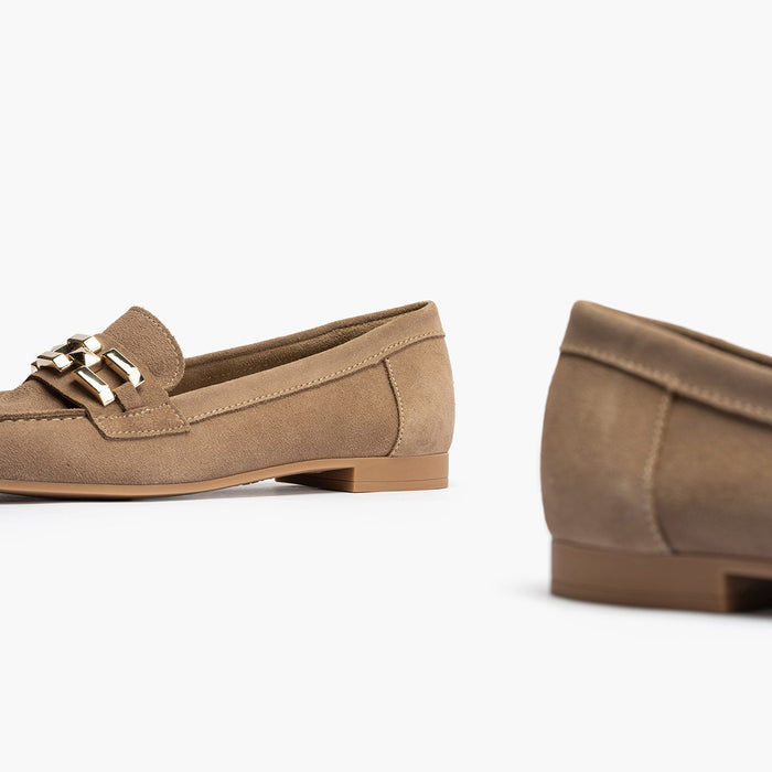 pitillos Mocasines de mujer en serraje con adorno y tacón bajo BEIGE Tienda