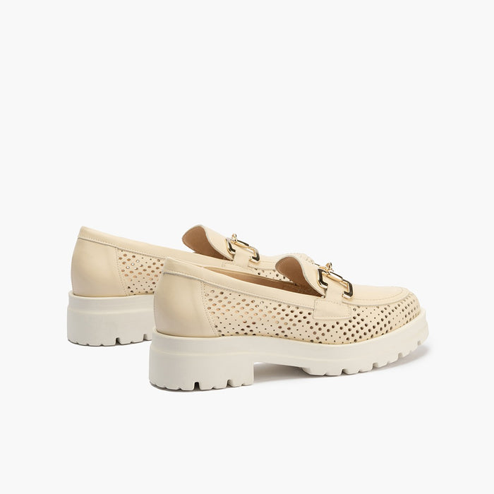 pitillos Mocasines de mujer en piel picada con adorno de estribo y tacón bloque CREMA Envío gratis
