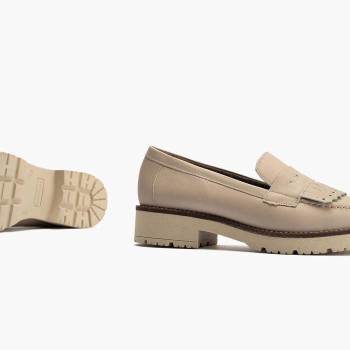 pitillos Mocasín Flecos de mujer color piedra Rebajas