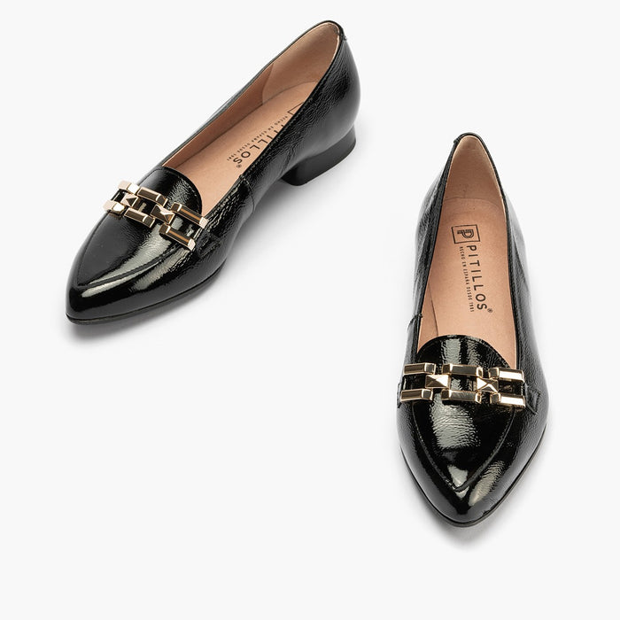 pitillos Mocasines de mujer en charol con adorno cadena metálica NEGRO Últimos 2 días