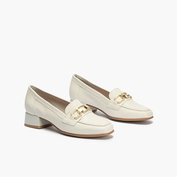 pitillos Mocasines de mujer en piel y adorno cadena metálica y tacón BLANCO Último día