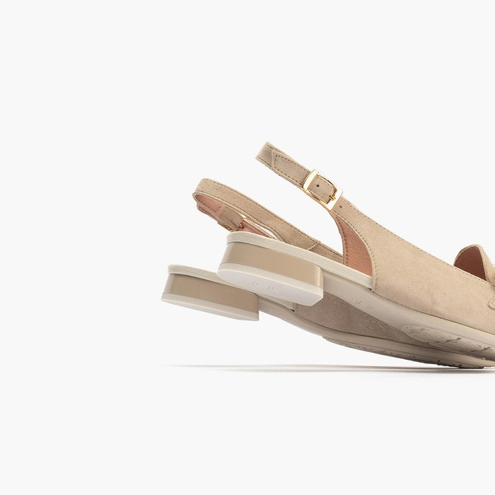 pitillos Mocasines de mujer destalonados en piel ante con adorno cadena metálica BEIGE Solo queda un día