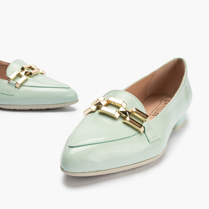 pitillos Mocasines de mujer en charol con adorno cadena metálica AZUL Rebajas de fin de temporada