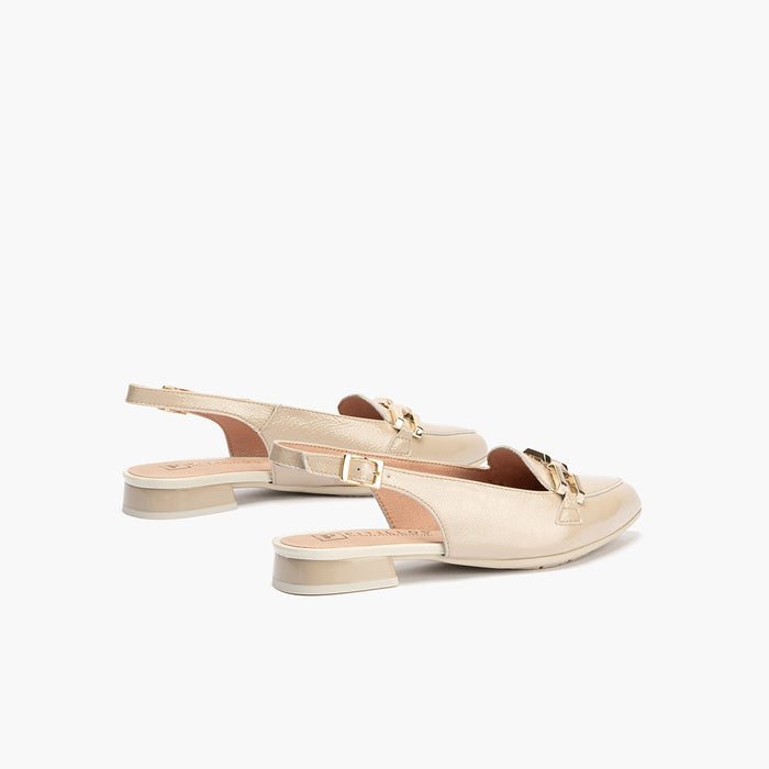 pitillos Mocasines de mujer en piel lamianda con adorno cadena metálica BEIGE Devoluciones gratuitas