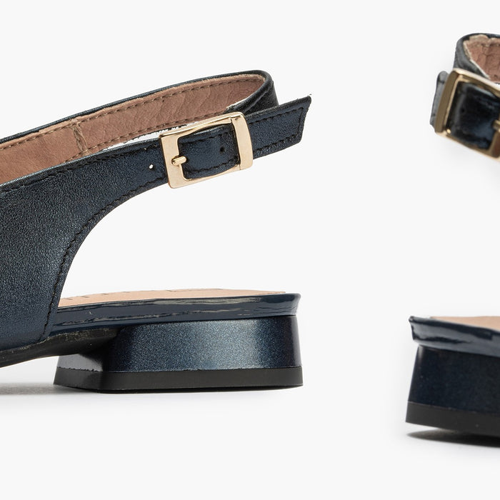 pitillos Mocasines de mujer destalonados en piel laminada con adorno cadena metálica AZUL Rebajas baratas