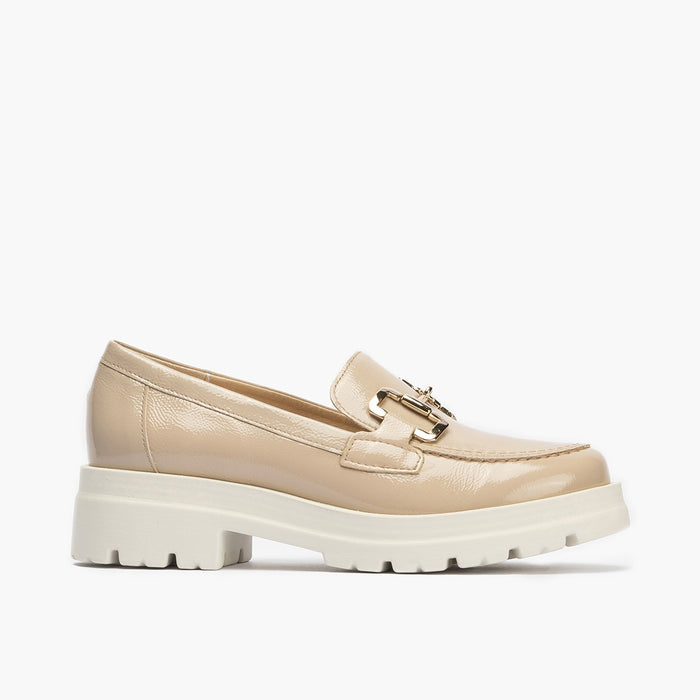 pitillos Mocasines de mujer en piel charol con adorno de estribo y tacón bloque BEIGE Precio ultrabajo