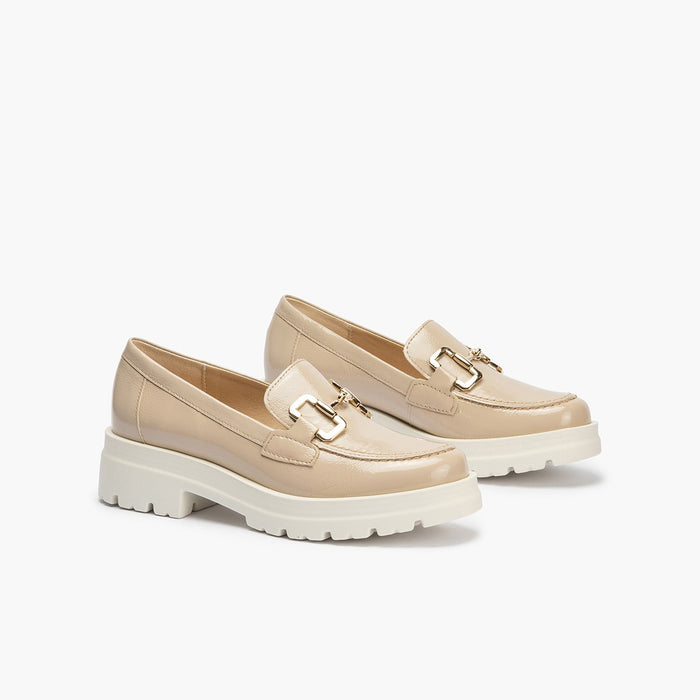 pitillos Mocasines de mujer en piel charol con adorno de estribo y tacón bloque BEIGE Precio ultrabajo