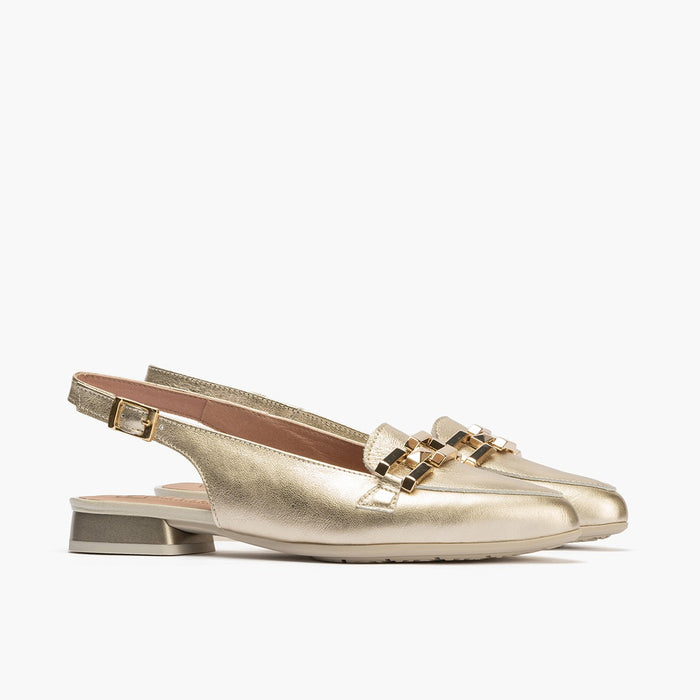 pitillos Mocasines de mujer destalonados en piel laminada con adorno cadena metálica DORADO 2025