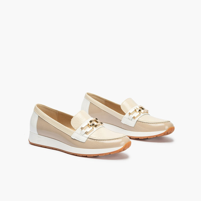 pitillos Mocasines de mujer en piel charol combinada y adorno cadena metálica BEIGE En línea