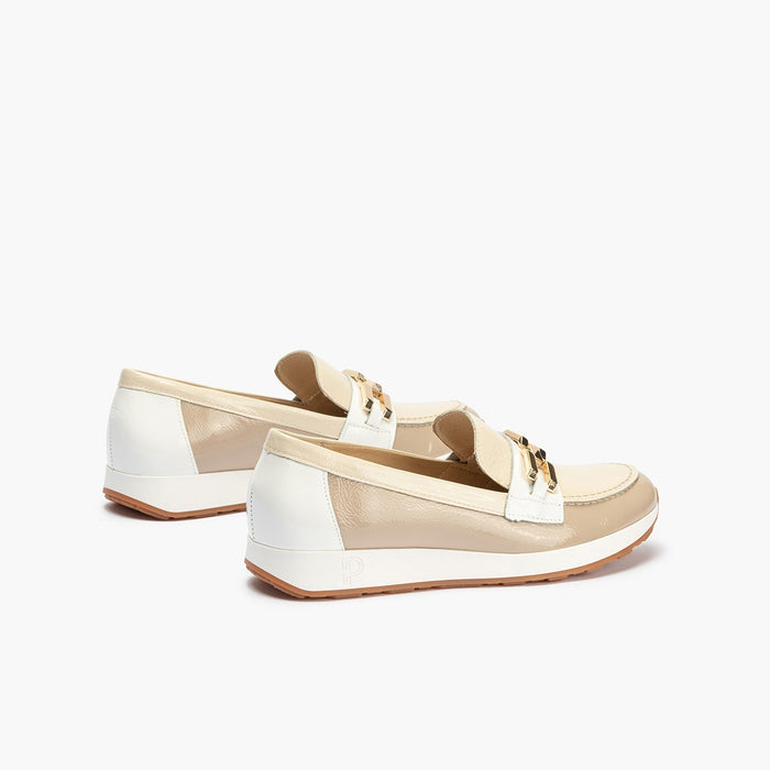 pitillos Mocasines de mujer en piel charol combinada y adorno cadena metálica BEIGE En línea