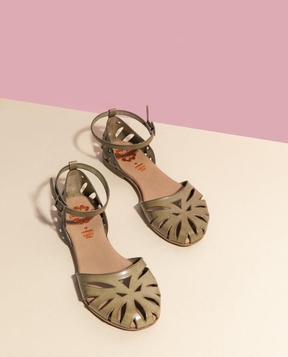 porronet SANDALIA PLANA PIEL KAKI BETH En oferta