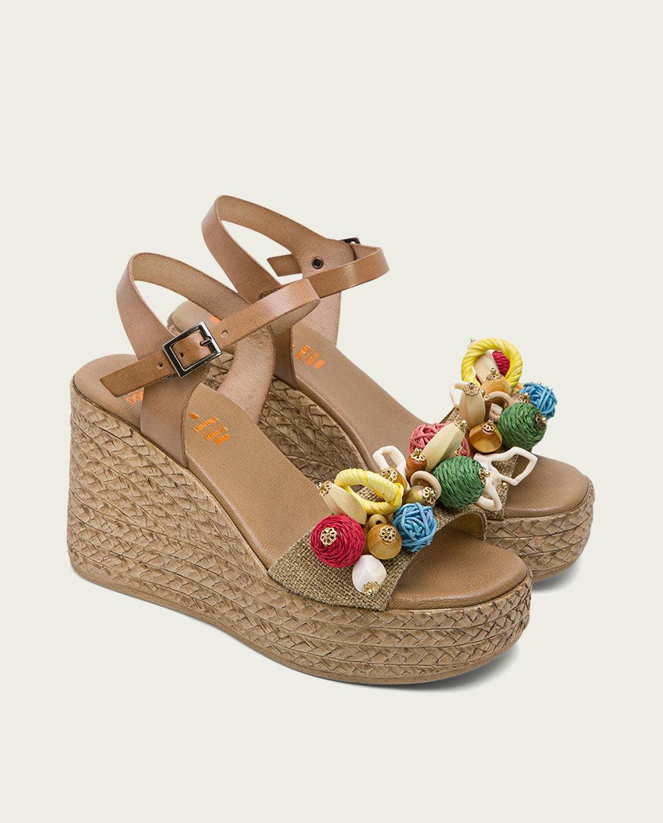 porronet SANDALIA PIEL CUÑA CON ADORNOS TAUPE KAIRI Descuento