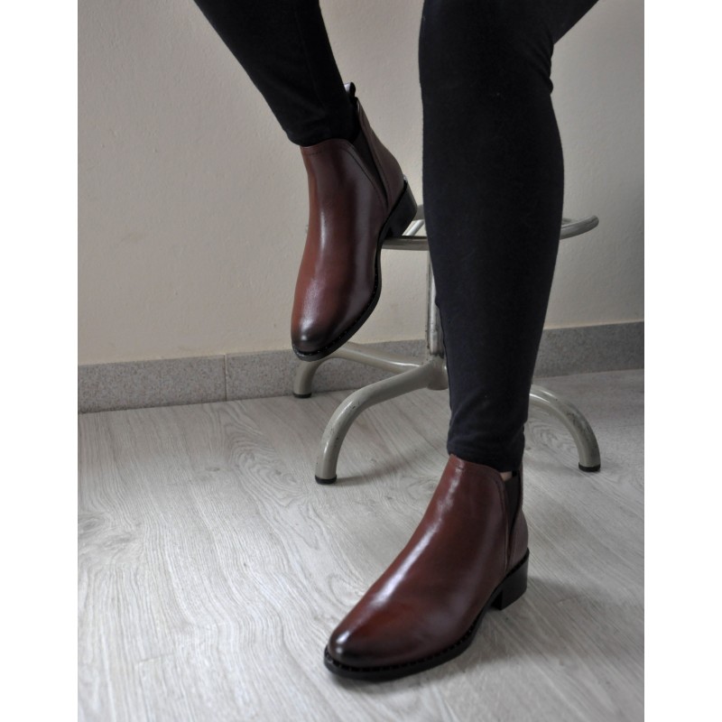 zerimar shoes Botines de piel con elástico y tachuelas Rebajas de fin de temporada